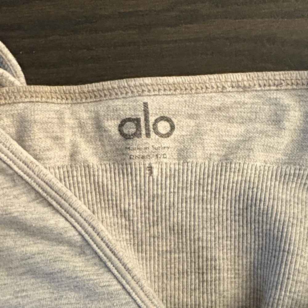 alo yoga sports bra grey - Picture 3 of 4